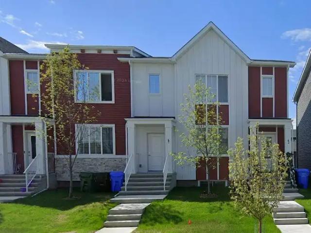 Beautiful 2 Story Townhouse