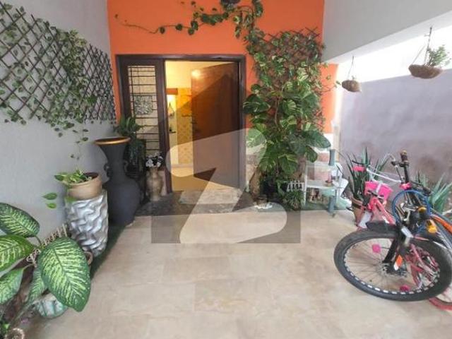 Beautiful 300 yard independent bungalow best for family living dha phase 4