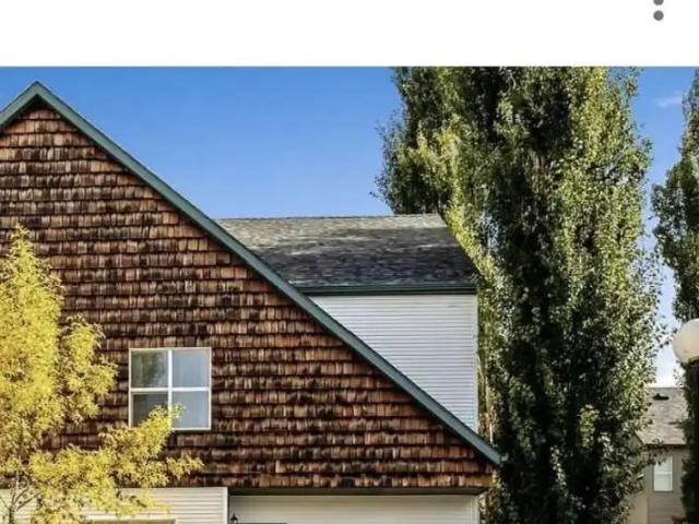 Beautiful 3+1 Bedroom Townhouse