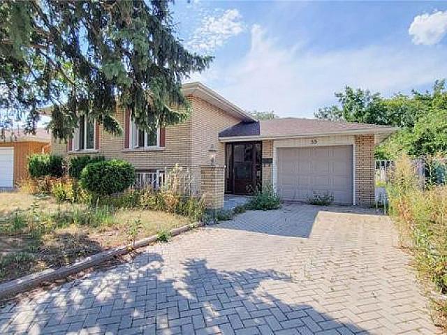 Beautiful 3+2 B/r,2 Kit Detach With Fin Bsmt In Stoney Creek