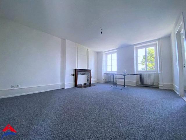 Beautiful 4.5 room apartment renovated – Quiet – about 100m2