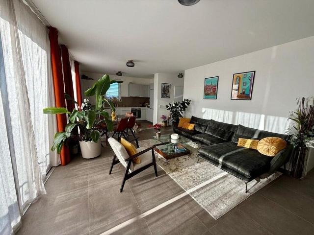 Beautiful 4.5 pcs in attic with private elevator