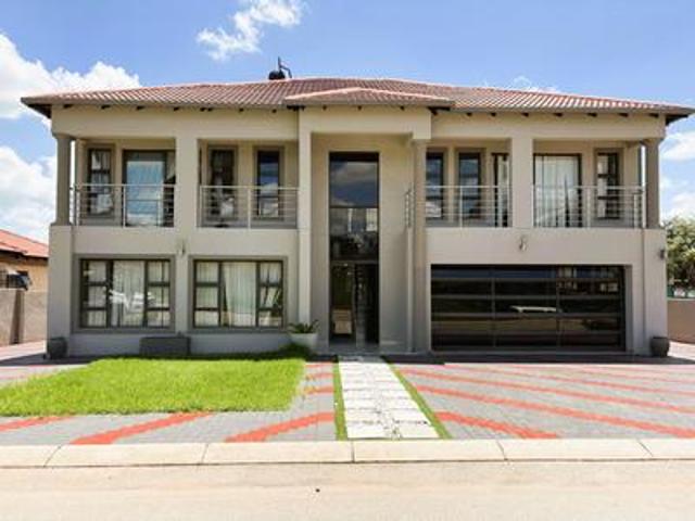 beautiful 4 bedroom, double story ho.