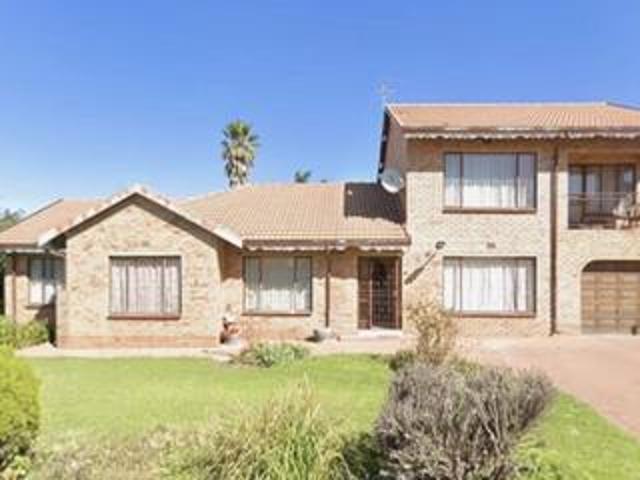 beautiful 4 bedroom doublestore hous.
