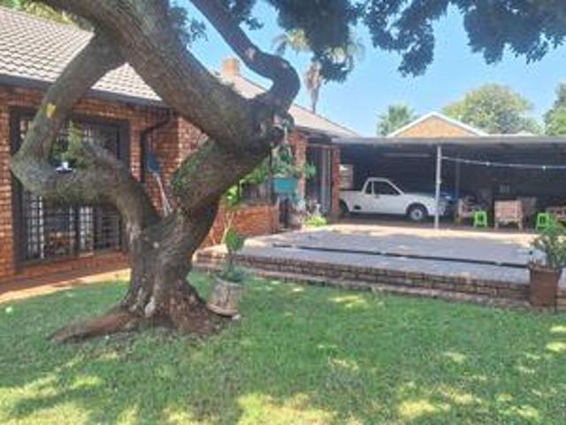 beautiful 4 bedroom family home on t.