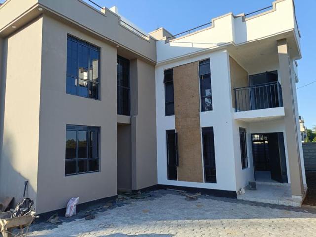 Beautiful 4 bedroom home on a spacious compound – ready to move in!