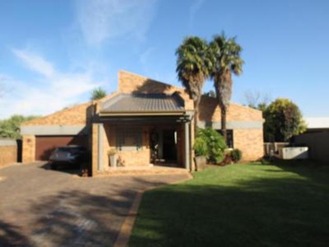beautiful 4 bedroom house is sunward.