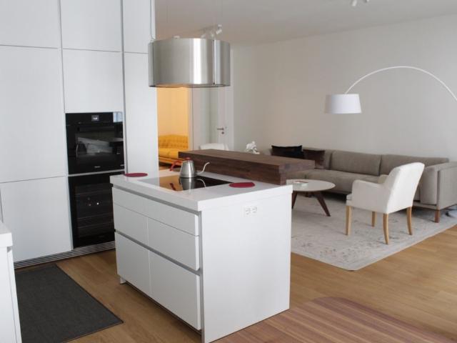 Beautiful 4 Room apartment with big kitchen livingroom and balcony in Mitte