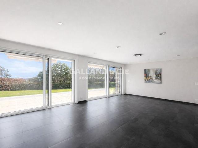 Beautiful 5.5 room apartment with garden and terrace in Pully