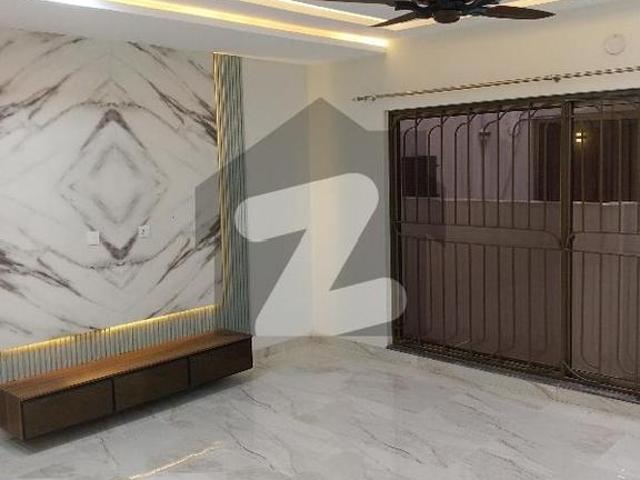 Beautiful 5 Bed Corner House Available For Urgent Rent In Askari 10 Sec S Askari 10