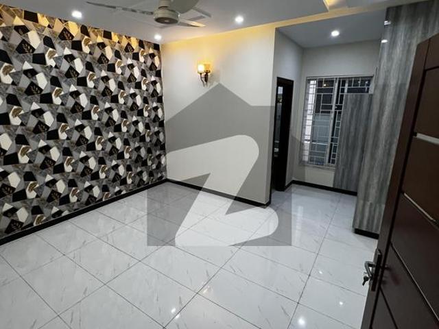 Beautiful 5 Marla Full House For Rent D 12