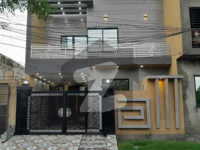 Beautiful 5 marla house in nawab town block d