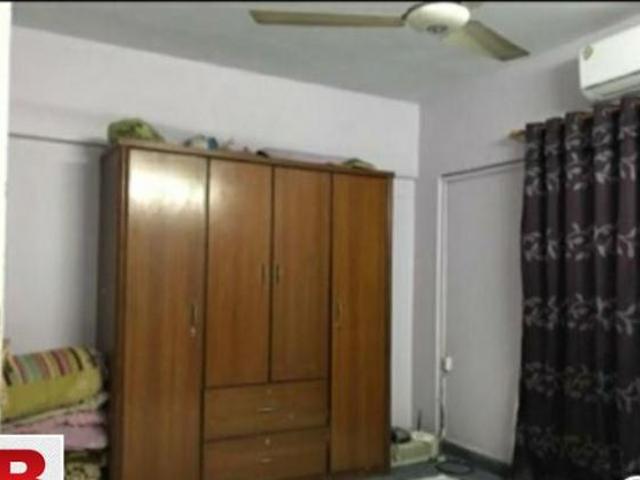 Beautiful 5 rooms road facing apartment gulistan e johar in Karachi | Clasf real estate