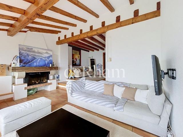 Beautiful 6 room detached villa with panoramic views in Grandvaux!