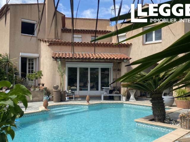 Beautiful 6 room Provençal style villa with open views over the surrounding countryside and a private swimming