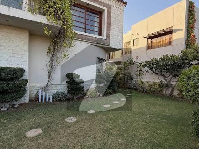 Beautiful commercial bungalow available for rent in kazimabad model colony malir