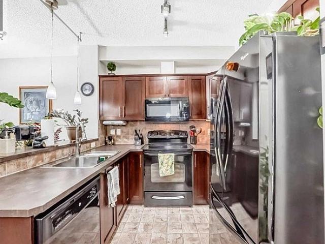 Beautiful Condo In Cochrane