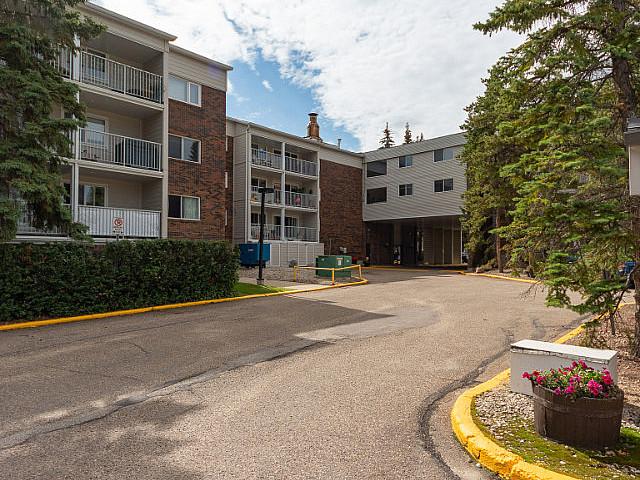 Beautiful Condo In Aspen Gardens! | Schmidt Realty Group