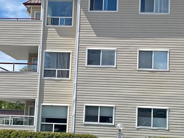 Beautiful Condo In Sunshine Meadows!