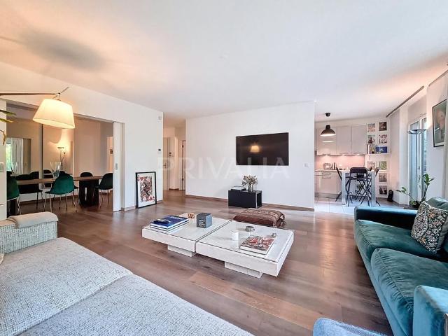 Beautiful contemporary furnished ground floor flat with terraces