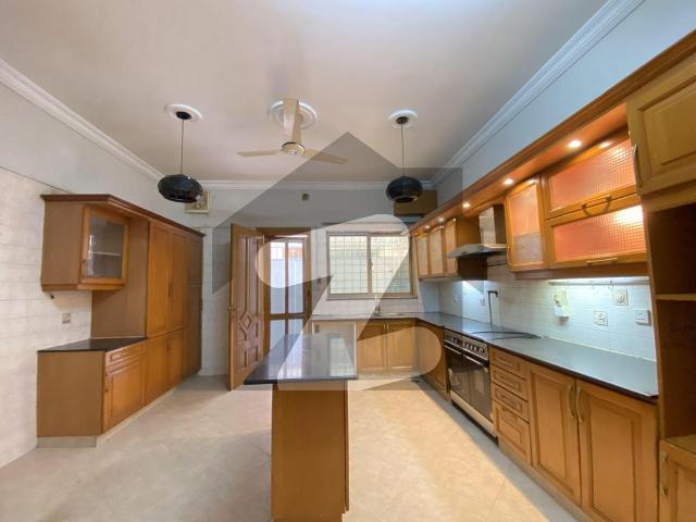 Beautiful corner house available for rent on extremely prime location F 7