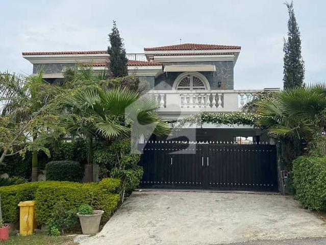 Beautiful Corner House Extra Land Paid