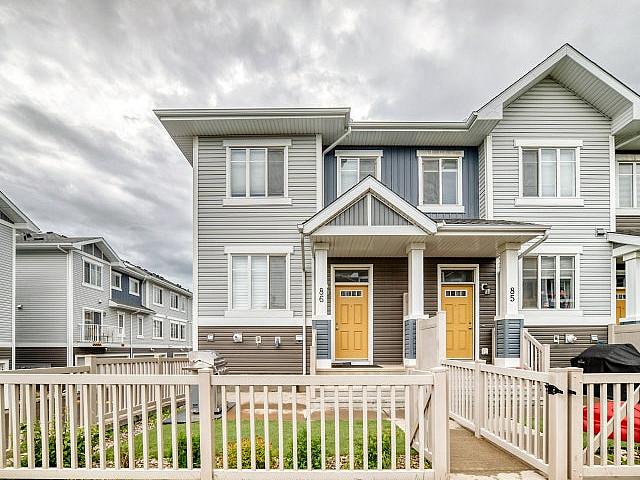 Beautiful Corner Unit Townhouse In Popular Chapelle