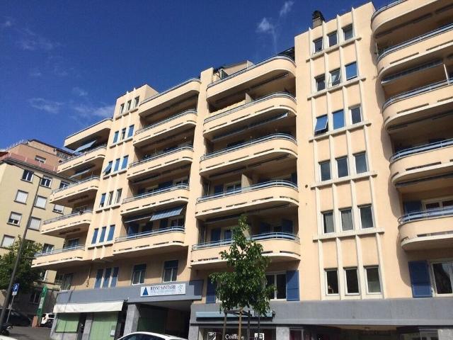 Beautiful and spacious 2 room apartment completely renovated