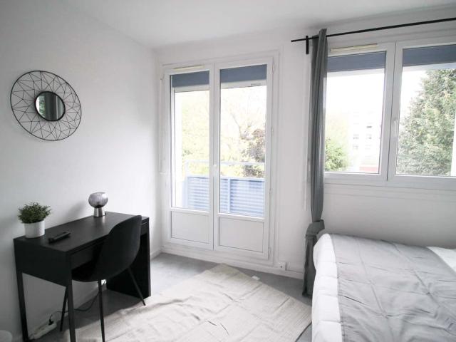 Beautiful and very bright room 12m² LY07