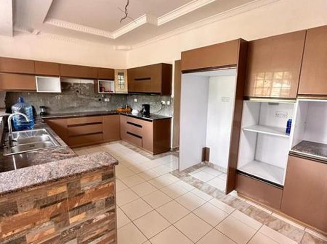 Beautiful All Ensuite 4 Bedrooms Plus Dsq House