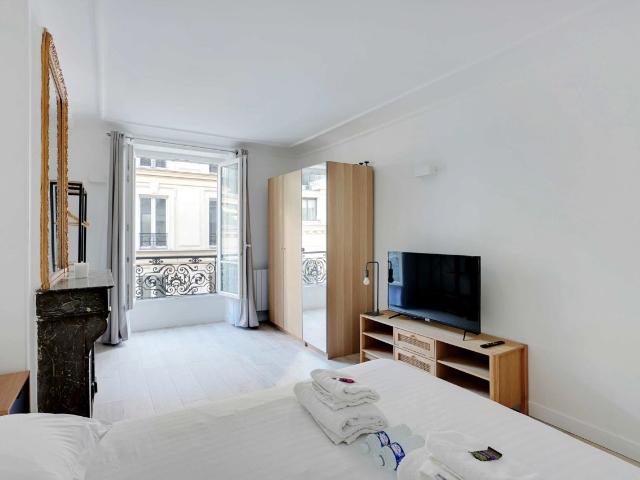 Beautiful apartment for 4 people Arc de Triomphe, Paris Amsterdam Apartments for Rent