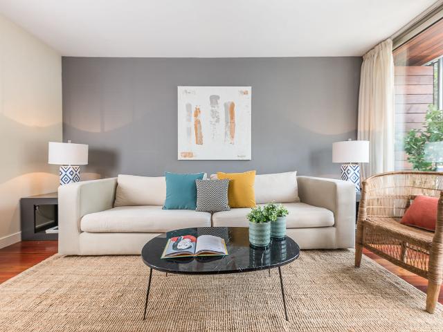 Beautiful apartment with pool access