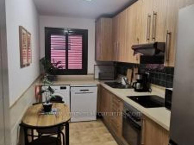 Beautiful apartment with two bedrooms, two bathrooms and a beautiful private garden to rent seasonally