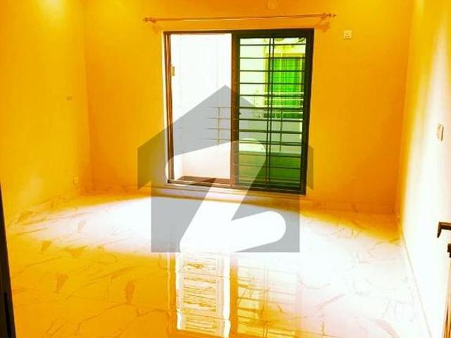 Beautiful Apartment 3Bedrooms 3th floor open View Avlialab For Rent in Askari 10 Sector S