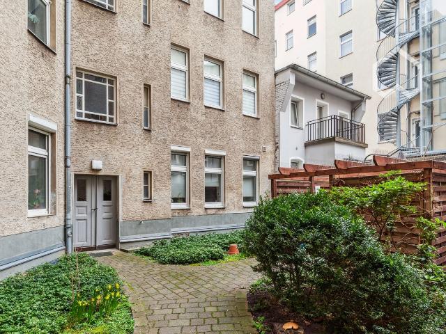 Beautiful, bright, quiet flat directly on the Landwehr Canal, Berlin Amsterdam Apartments for Rent