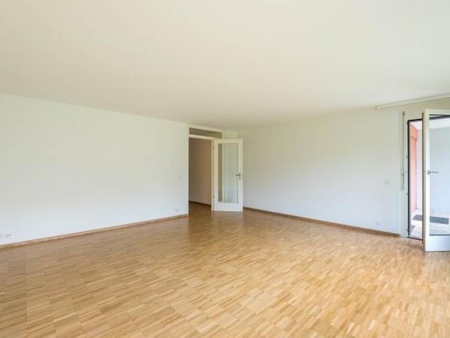 Beautiful, bright 3.5 room apartment with large roof terrace