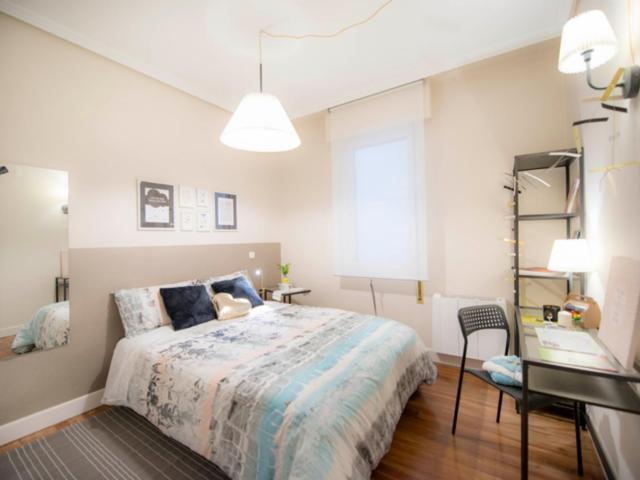 Beautiful double bedroom in Castaños