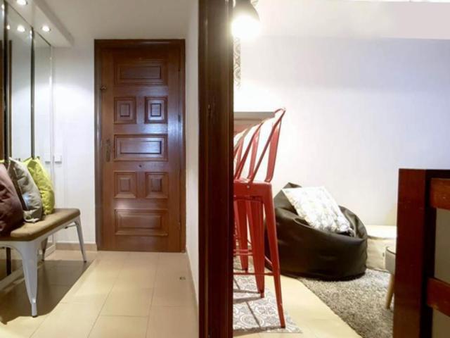 Beautiful double bedroom overlooking the Parc de la Ciutadella