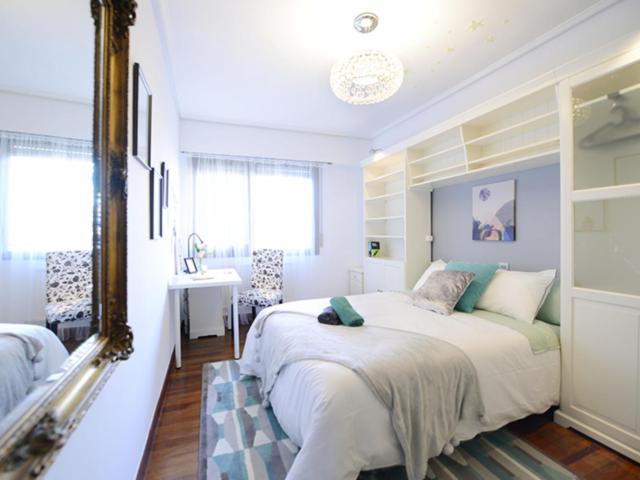 Beautiful double bedroom near the Santutxu metro