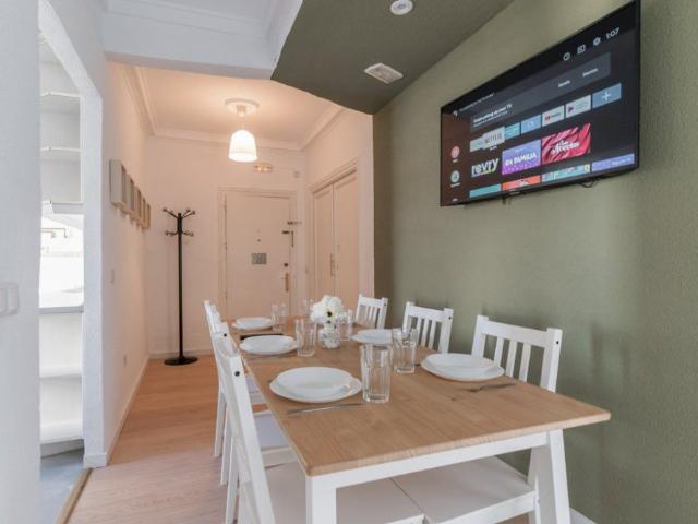 Beautiful double room with air conditioning on Av. América