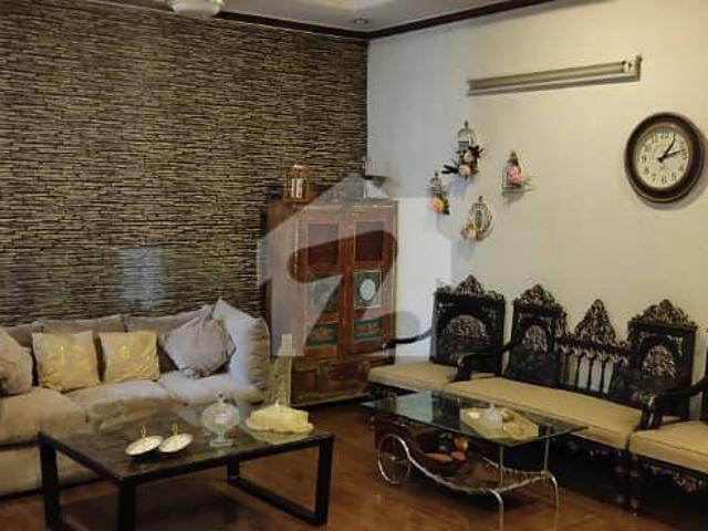 Beautiful Double Storey House in I 8/4 in a closed end family freindly street