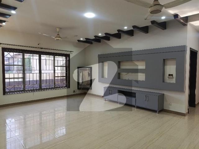 Beautiful Double Unit House With Gas DHA Defence Phase 1