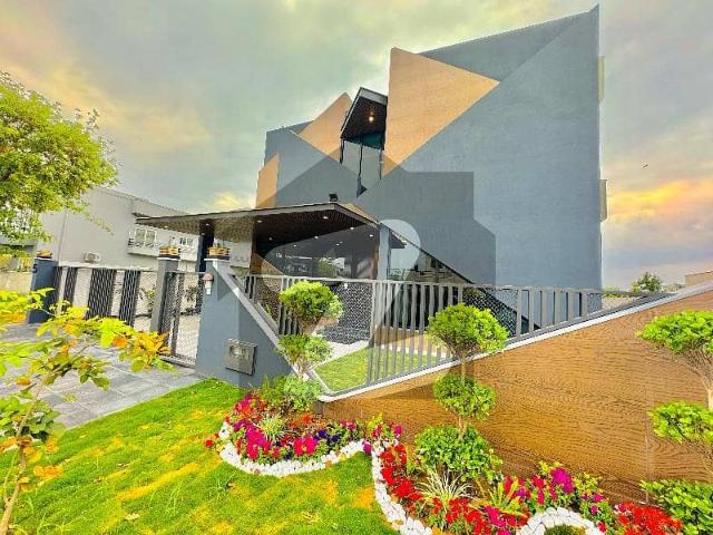 Beautiful Designer 1 Kanal House For Sale