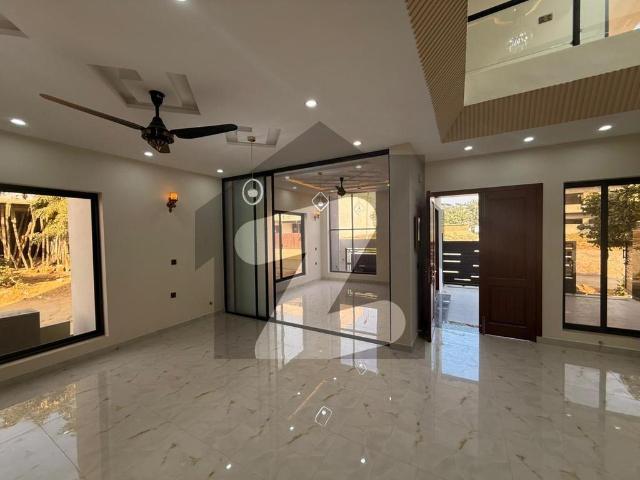 Beautiful Designer Corner House for Sale in B 17