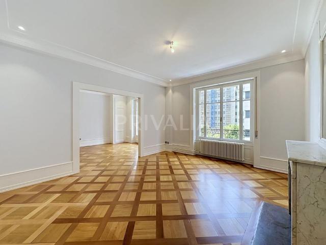 Beautiful dual aspect apartment in a luxury building in Florissant/Champel