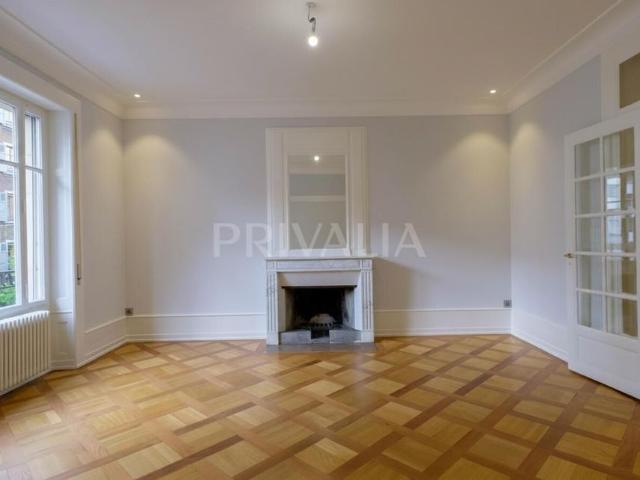 Beautiful dual aspect apartment in a luxury building in Florissant/Champel