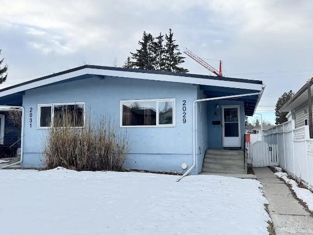 Beautiful Duplex Main Floor Suite