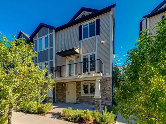Beautiful End Unit Townhouse in Legacy!
