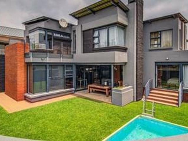 beautiful four bedroom home on the m.