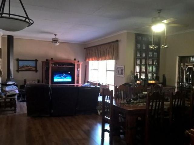 Beautiful four bedroom home with pool and lapa